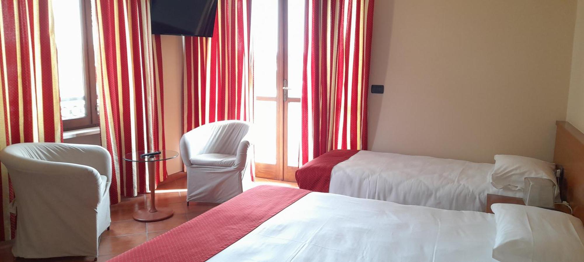 Hotel Ceretto Busca Eksteriør bilde