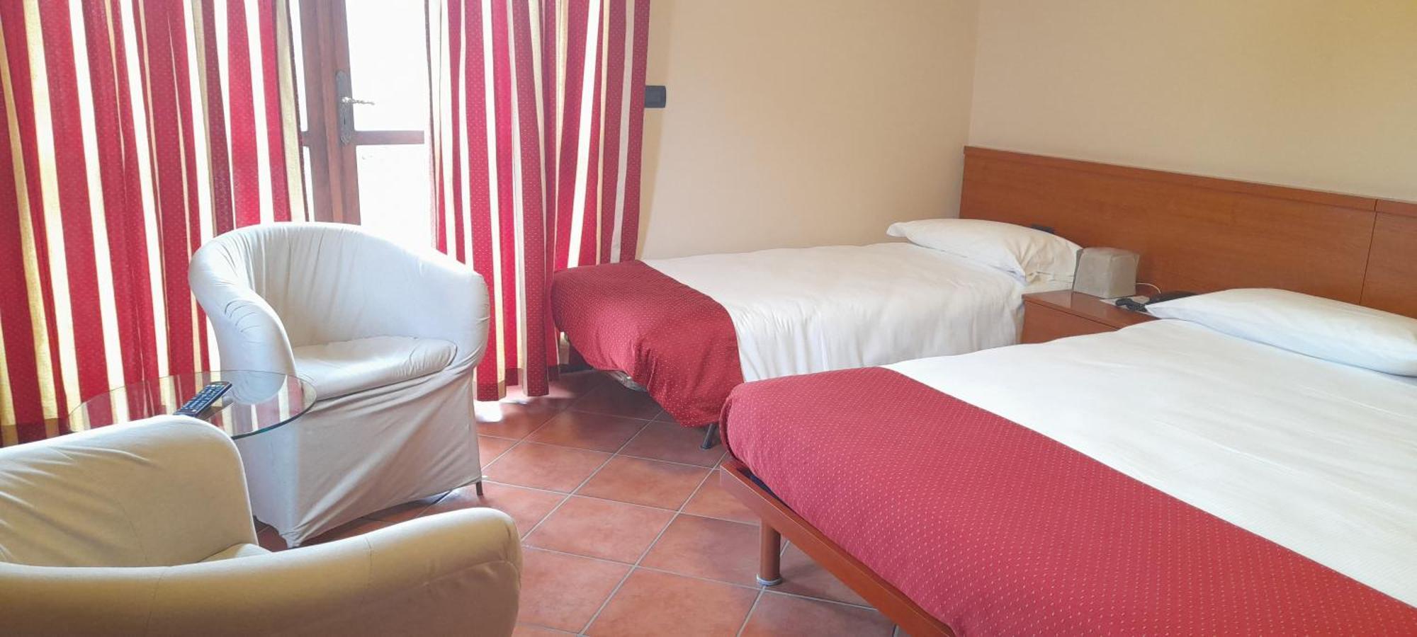 Hotel Ceretto Busca Eksteriør bilde