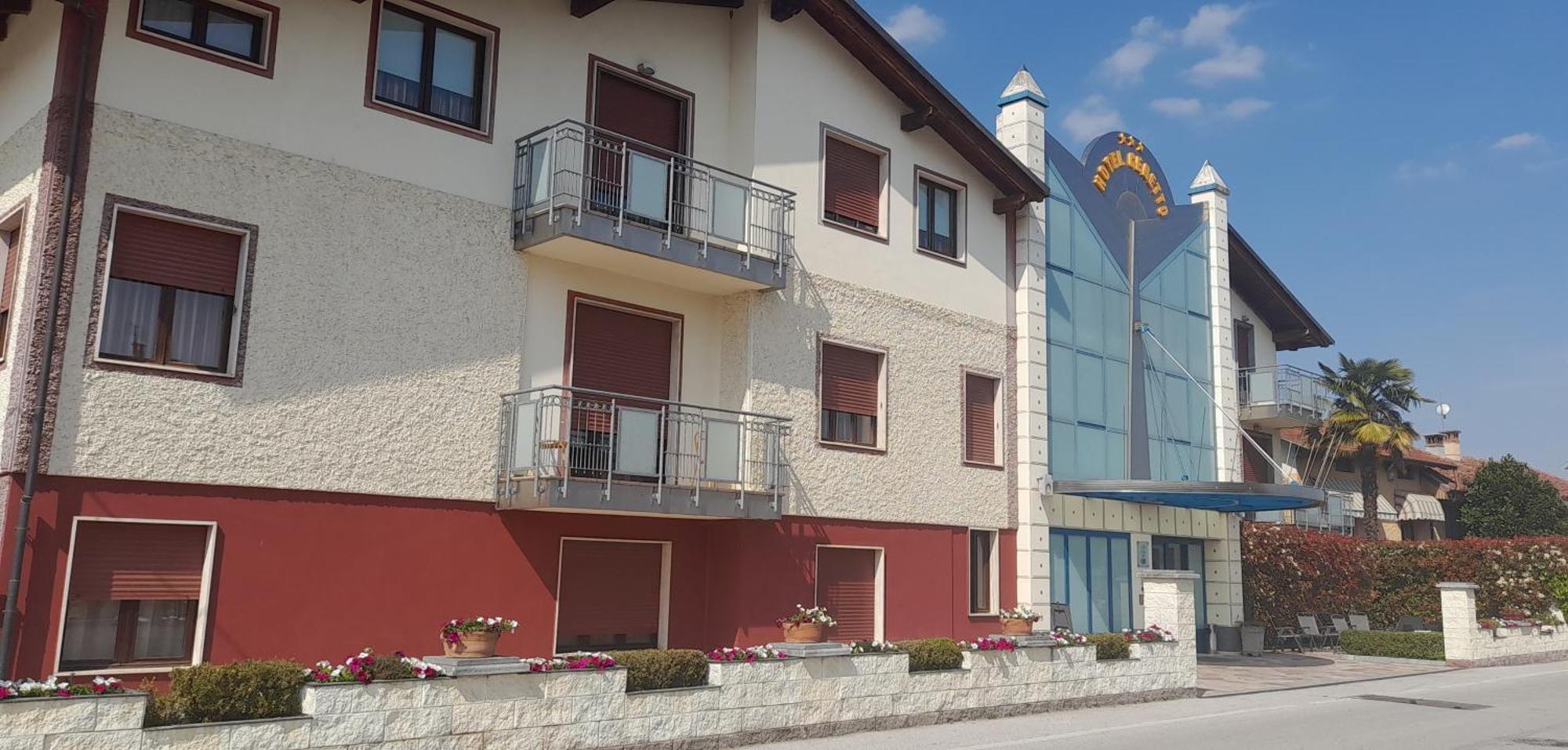 Hotel Ceretto Busca Eksteriør bilde