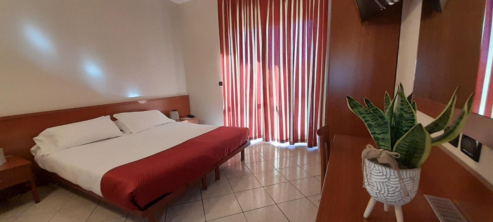 Hotel Ceretto Busca Eksteriør bilde